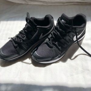 NIKE TENNIS SHOES